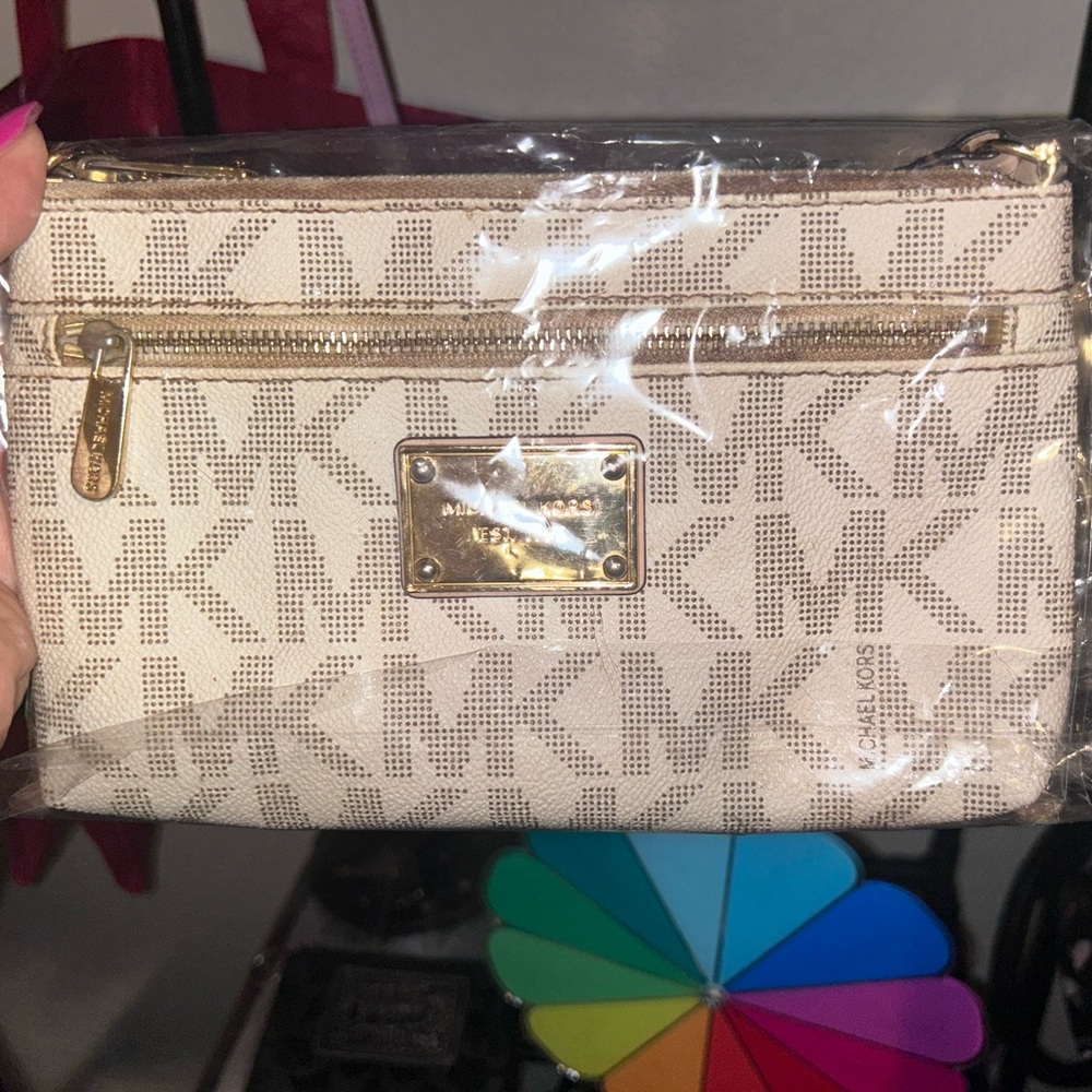 NWT Michael Kors Wristlet Clutch 2
